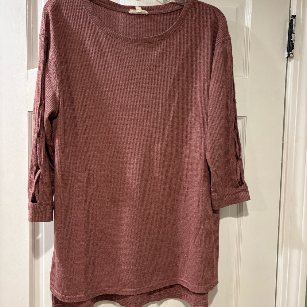 June and Delaney Ladies Light Red, Long Sleeve Top.  Size Large.